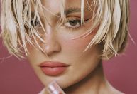 Marca de Kylie Jenner lança três novos produtos labiais; conheça