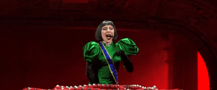 Lady Gaga em look especial para o Brasil • Reprodução/ Globoplay