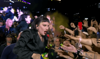 Dia do Orgulho LGBT+: 5 hinos de divas pop para aprender inglês e celebrar