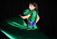 Como é costurar um look para Lady Gaga? Equipe brasileira responde