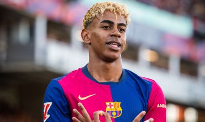 Lamine Yamal ostenta cordão de ouro avaliado em R$ 2,1 milhões