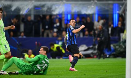 Lautaro Martínez corre para comemorar o primeiro gol da Inter de Milão contra o Barcelona