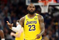 LeBron James confirma ausência em evento após lesão nos playoffs; entenda