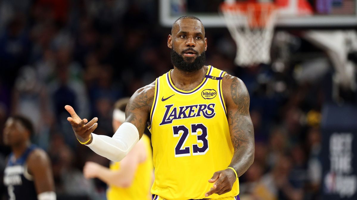 Trump afirma que LeBron James desrespeitou EUA durante o hino nacional