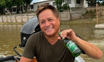 "Não tem ressaca", brinca Poliana Rocha sobre bebedeiras de Leonardo