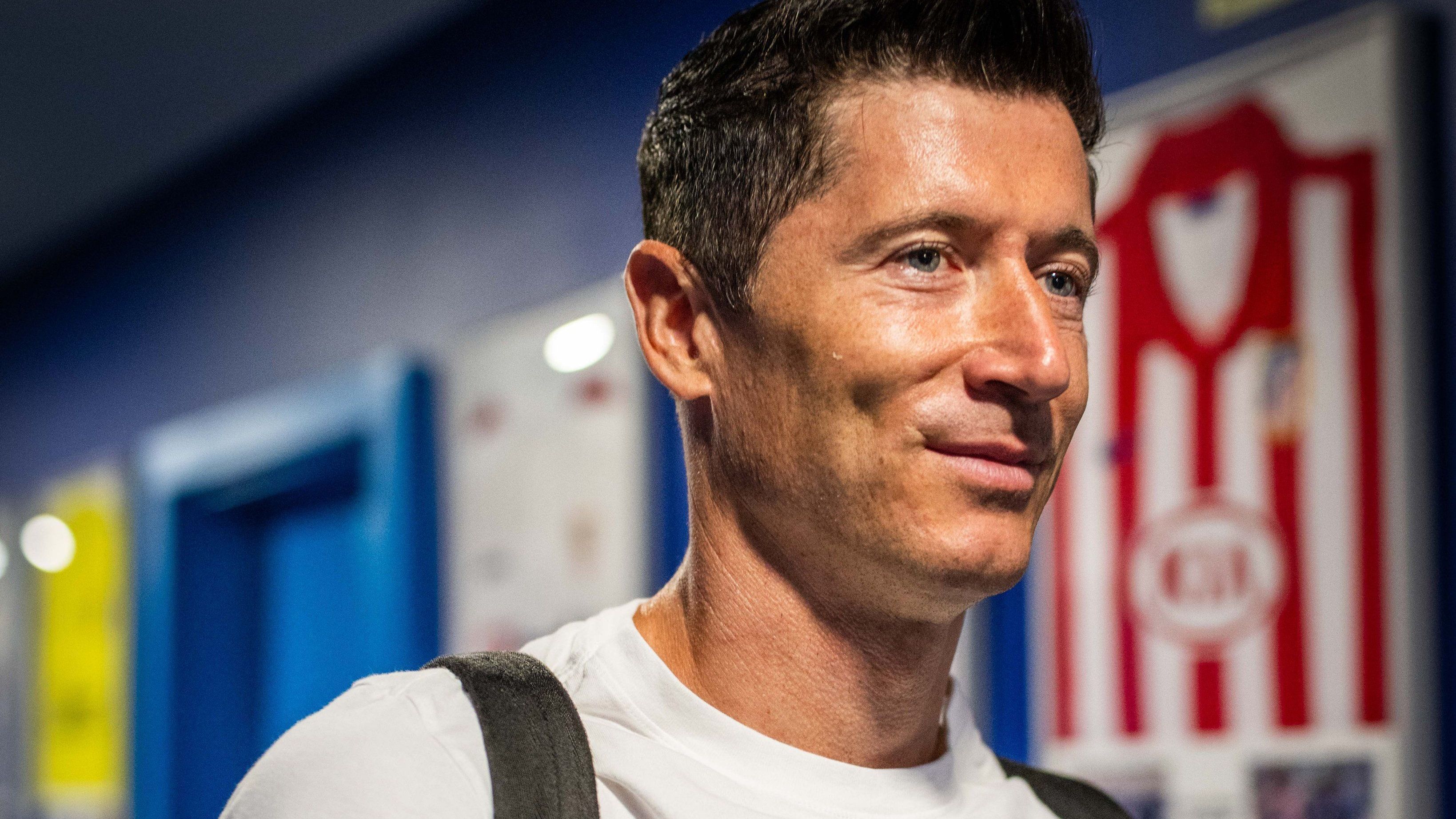 Lewandowski chega ao RCDE Stadium para o duelo entre Barcelona e Espanyol