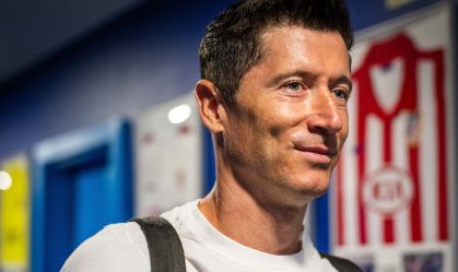 Lewandowski chega ao RCDE Stadium para o duelo entre Barcelona e Espanyol
