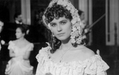 Lucélia Santos como Sinhá Moça na novela de Benedito Ruy Barbosa em 1986