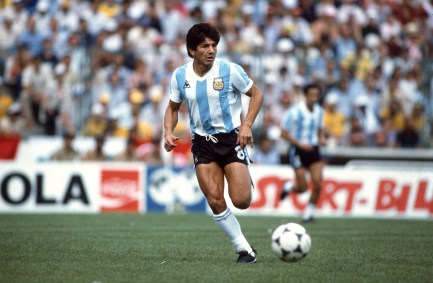 Luis Galván em ação pela Argentina na Copa do Mundo de 1982