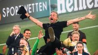 Luis Enrique cumpre promessa e recebe homenagem emocionante do PSG; veja