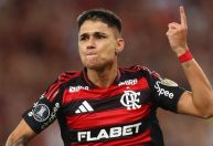 Flamengo vence a LDU, respira na Libertadores e pode ser líder do Grupo C