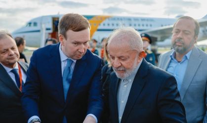 lula chega na rússia