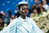 Met Gala 2025: blush marcado, lábios terrosos e mais tendências de beleza