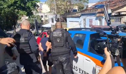 "Me perdoa, gente", diz mãe de bandido preso após assalto a ônibus no Rio