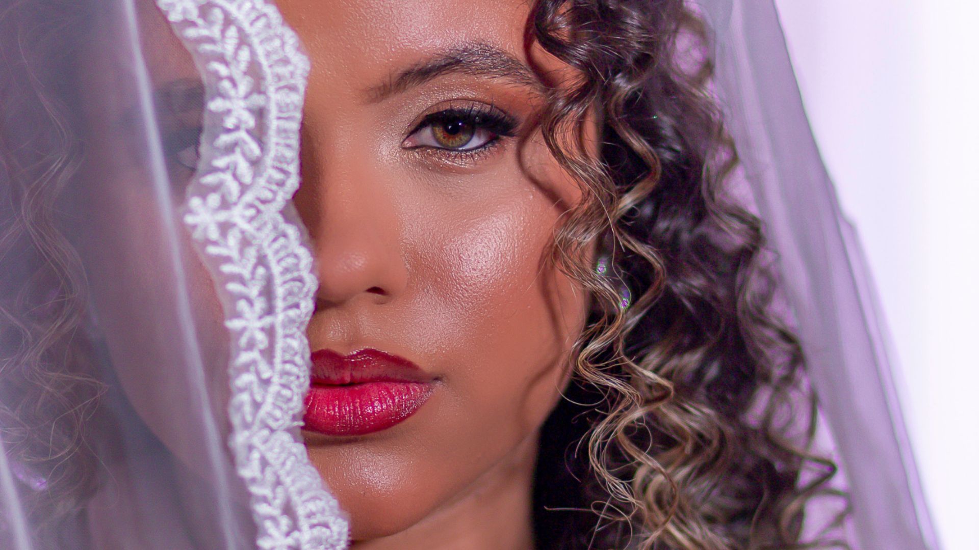 Maquiagem com lábios efeito gloss • Eros Jhenner