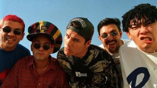 Banda Mamonas Assassinas, com os integrantes Júlio, Dinho, Sérgio, Samuel e Bento