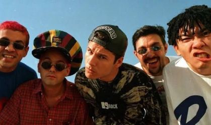 Banda Mamonas Assassinas, com os integrantes Júlio, Dinho, Sérgio, Samuel e Bento