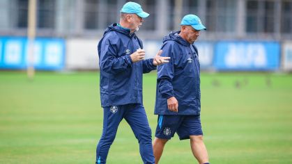Técnico Mano Menezes em treino do Grêmio