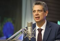 Macêdo busca apoio de movimentos sociais para tentar se manter no governo