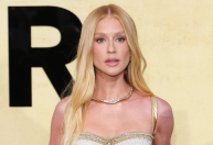 Marina Ruy Barbosa explica motivo de braço roxo em Cannes