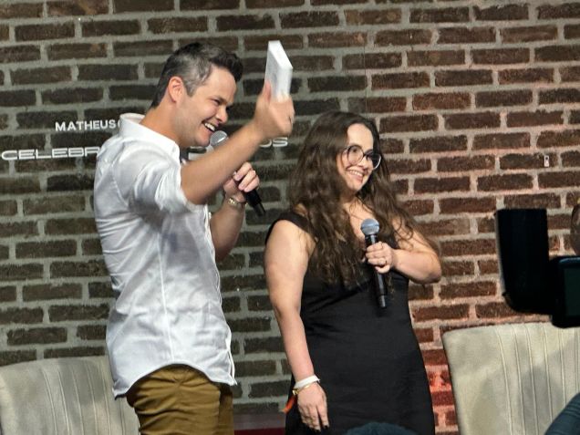 Cantor Matheus recebeu celular de fã após ter o seu roubado em São Paulo • Vinicius Murad/CNN