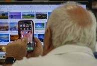 Acesso à internet entre idosos quase quadruplica em 8 anos, aponta IBGE