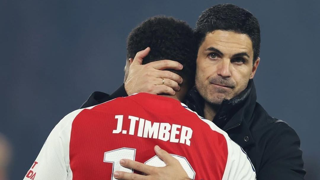 Mikel Arteta consola Timber após eliminação na semifinal da Champions League