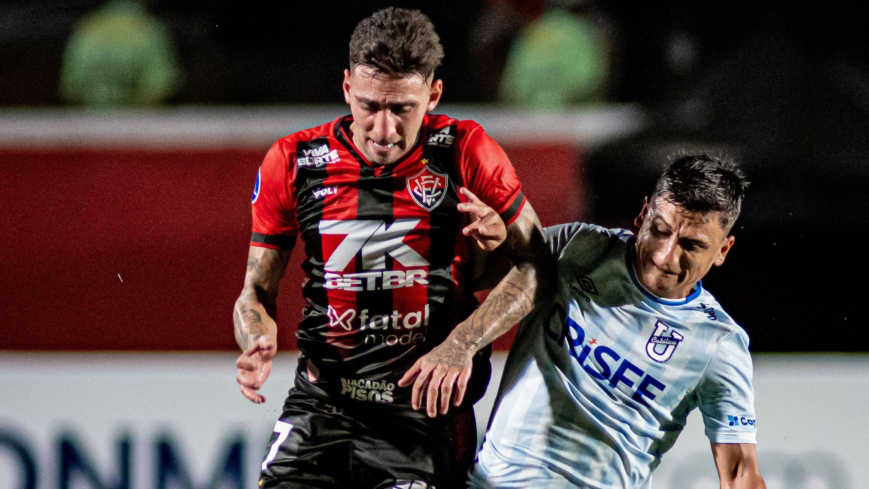 Gustavo Mosquito em jogo do Vitória