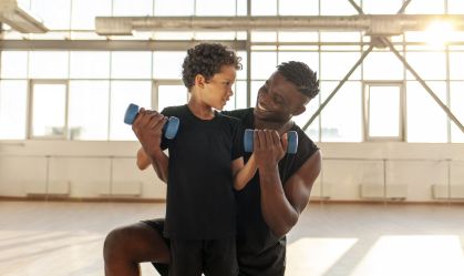 Musculação para crianças e adolescentes: veja benefícios e cuidados
