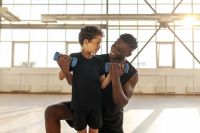 Musculação para crianças e adolescentes: veja benefícios e cuidados