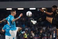 Napoli tropeça em casa e vê Inter encostar na briga pelo título