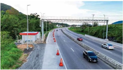Imagem de uma rodovia