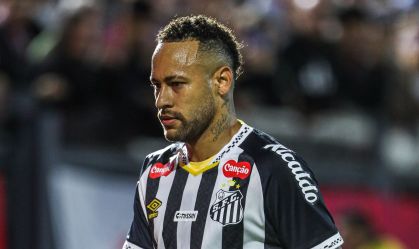 Neymar durante amistoso contra o RB Leipzig