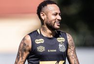 Neymar joga o clássico? Santos divulga preparação com craque em campo