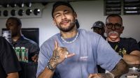 Neymar rechaça críticas por compromissos fora do Santos: "É a minha vida"
