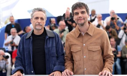 Wagner Moura e elenco de "O Agente Secreto" posam para fotos em Cannes
