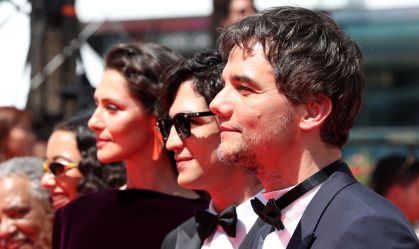 "O Agente Secreto": filme brasileiro é ovacionado por 13 minutos em Cannes