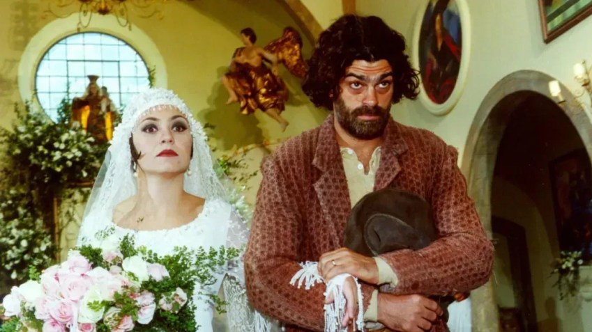 Adriana Esteves e Eduardo Moscovis em cena de "O Cravo e a Rosa" • Reprodução/TV Globo