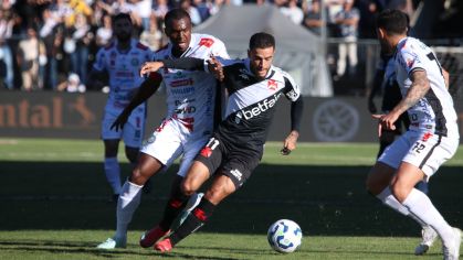 Lance de Operário x Vasco pela Copa do Brasil
