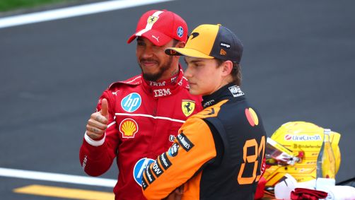 Oscar Piastri e Lewis Hamilton durante o GP da China