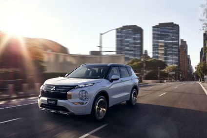 Mitsubishi Outlander PHEV 2026 tem 252 cv de potência