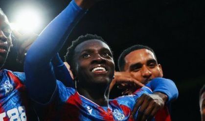Em clima de festa, Crystal Palace vence Wolves após título histórico