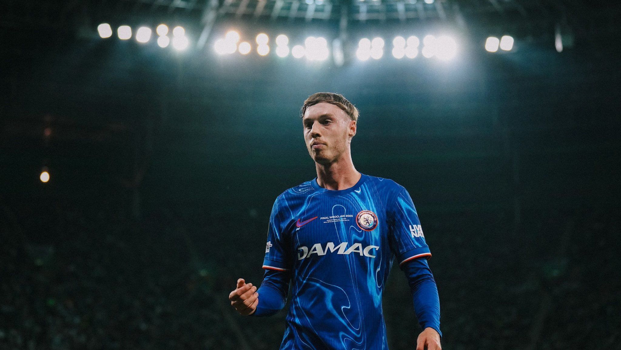 Cole Palmer em ação pelo Chelsea na final da Conference League