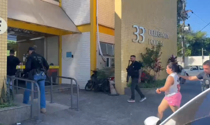 Dupla que fingia ajudar idosos para roubar é presa no Rio