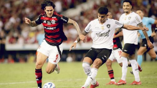 Pedro em ação no clássico entre Flamengo e Botafogo
