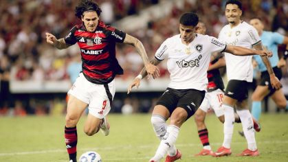 Pedro em ação no clássico entre Flamengo e Botafogo