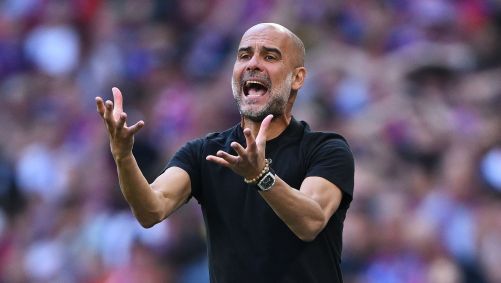Pep Guardiola durante a partida entre Manchester City e Bournemouth