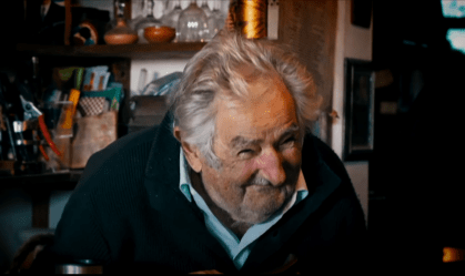 "Os Sonhos de Pepe" acompanha as viagens e encontros decisivos de José Mujica, ex-presidente do Uruguai