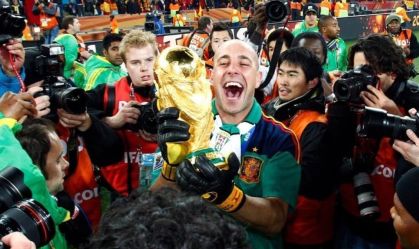 Campeão do mundo com a Espanha anuncia aposentadoria para virar técnico