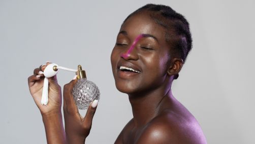 Entenda técnica de beleza batizada de layering de perfume